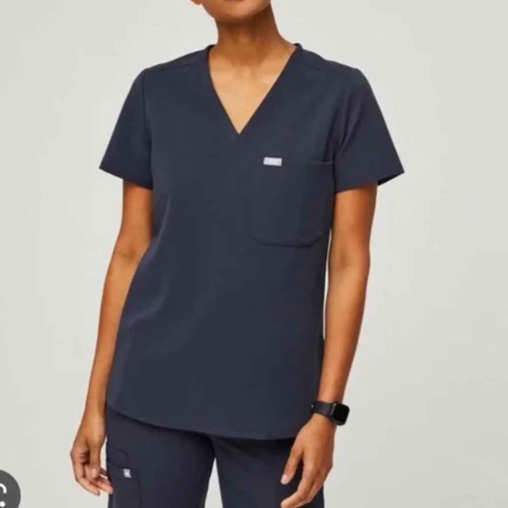 SET OF TWO FIGS Catarina One-Pocket Scrub Top in Navy  XS